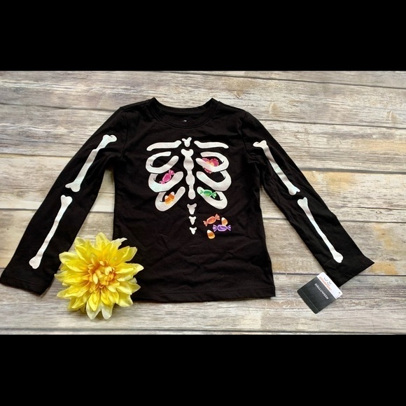 🐠NWT CANDY & SKELETON TEE - Picture 1 of 2